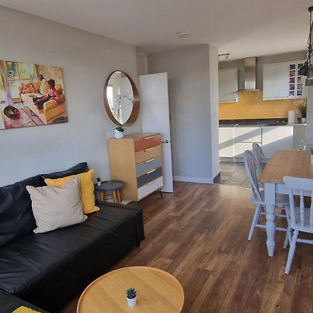 Beautiful 3-Bedroom Flat With Stunning Views Londres Extérieur photo